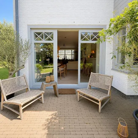 Peaceful 3-bedroom With Spacious Garden Vila *