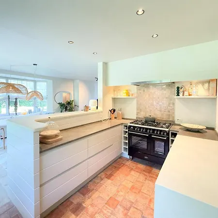 Vila Peaceful 3-bedroom With Spacious Garden *