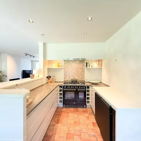 Peaceful 3-bedroom With Spacious Garden Vila