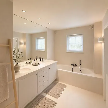 Peaceful 3-bedroom With Spacious Garden *